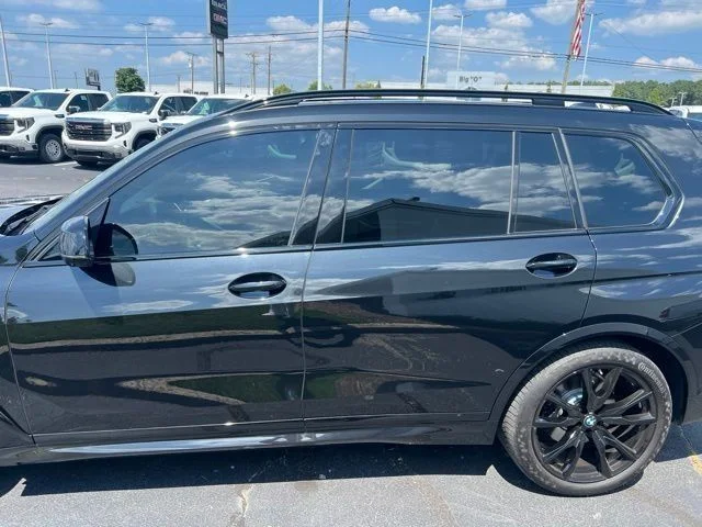 Used 2026 Black BMW xDrive40i image 9