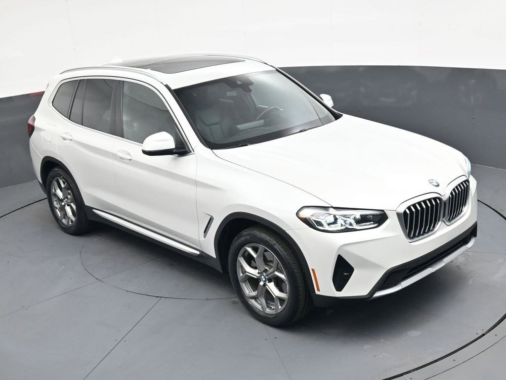 Used 2024 White Metallic BMW xDrive30i image 19