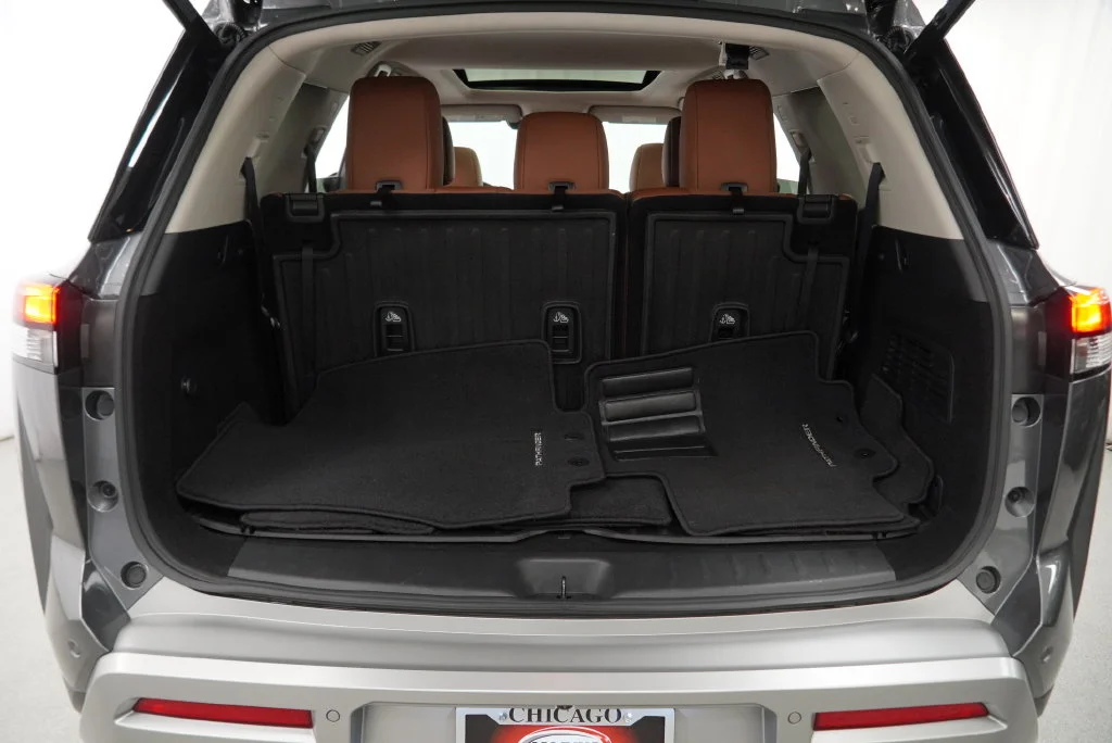 Used 2024 Gray Nissan Platinum image 41