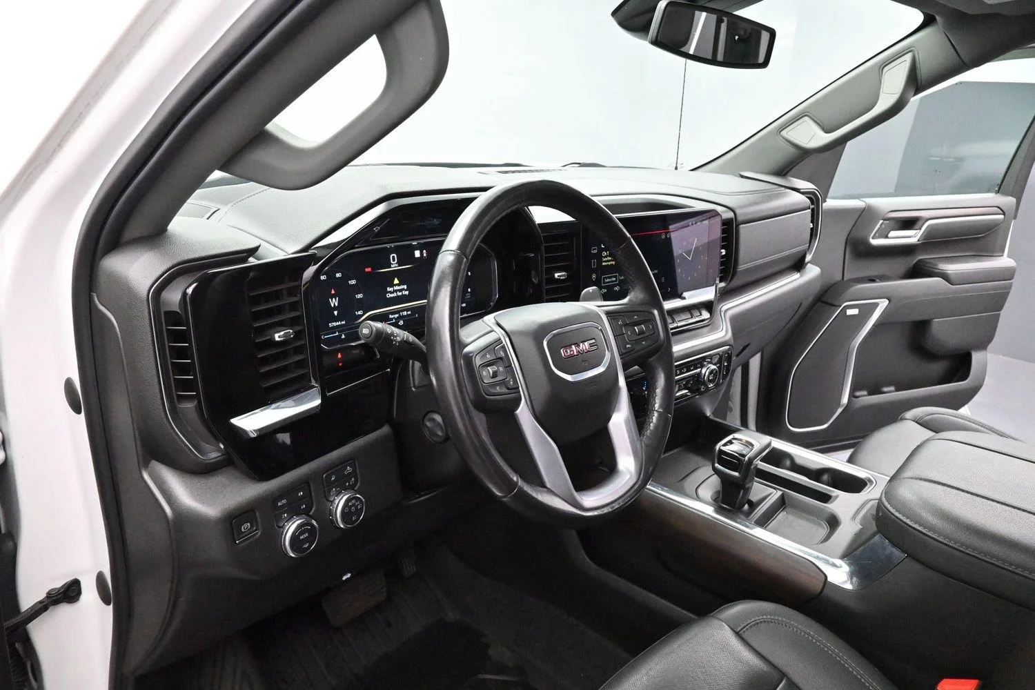 Used 2023 White Frost Tricoat GMC SLT image 13