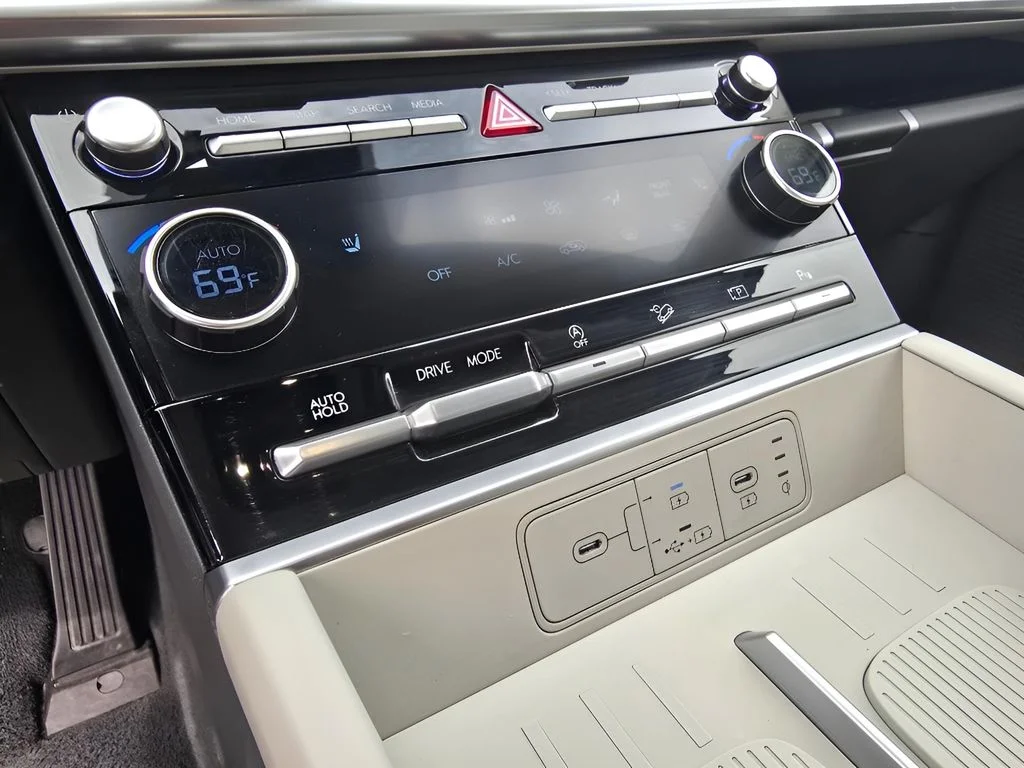 Used 2025 Shimmering Silver Hyundai SEL image 21