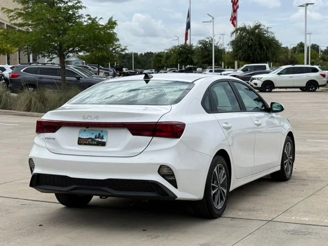 Used 2023 White Kia LXS image 4