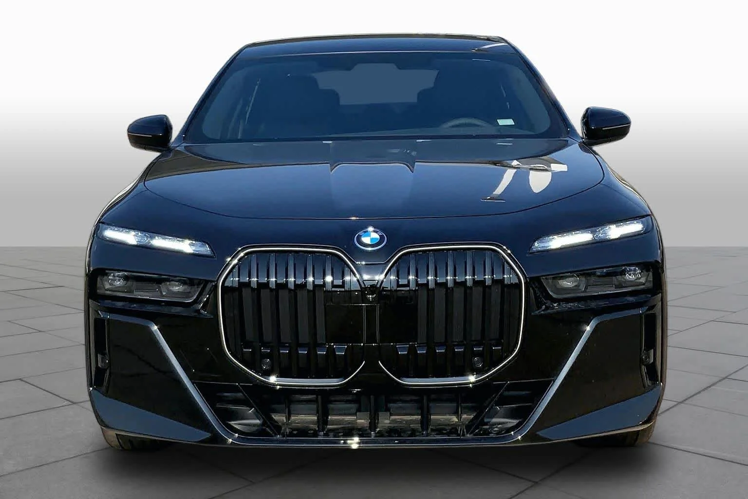 New 2026 Black Sapphire Metallic BMW 750e xDrive image 3