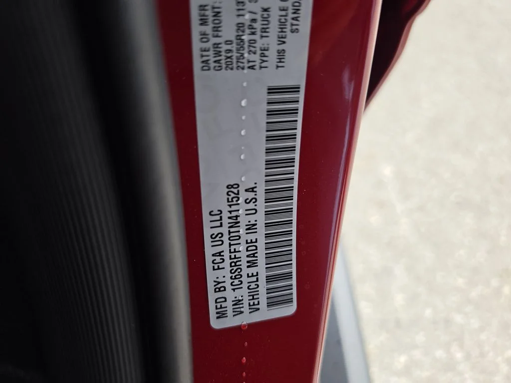New 2026 Molten Red Pearl-Coat Exterior Paint RAM Big Horn/Lone Star image 36