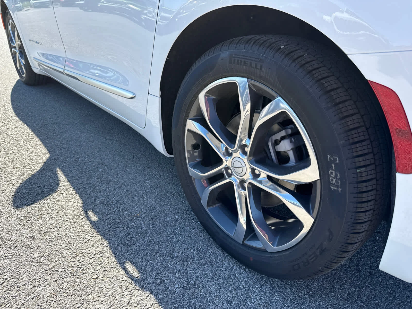 New 2026 Bright White Clear-Coat Exterior Paint Chrysler Pinnacle image 6