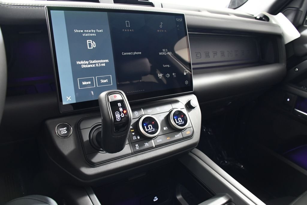 New 2026 Santorini Blk Land Rover X-Dynamic SE image 32