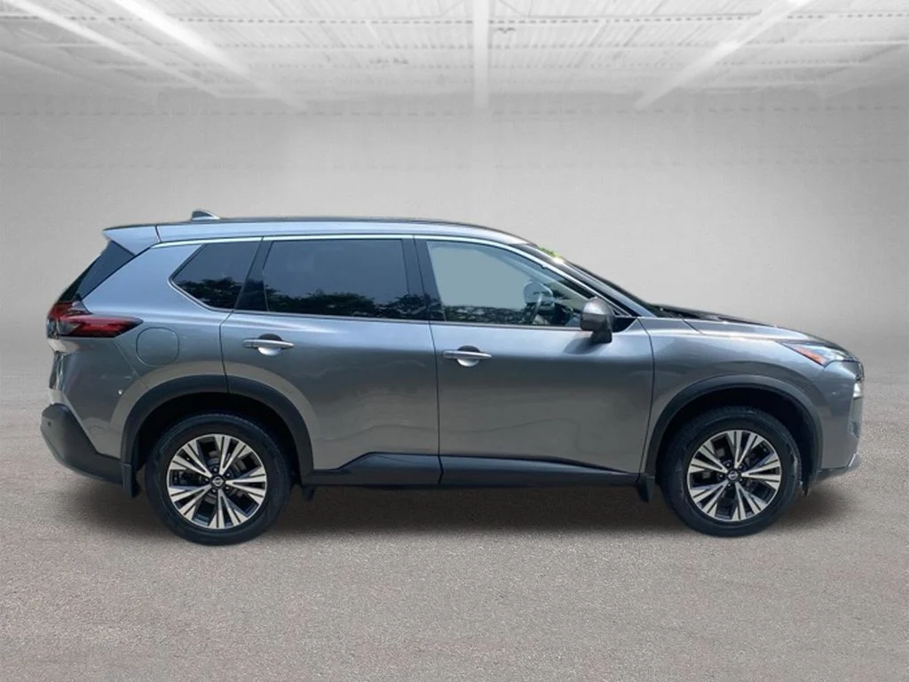 Used 2021 Gray Nissan SV image 7