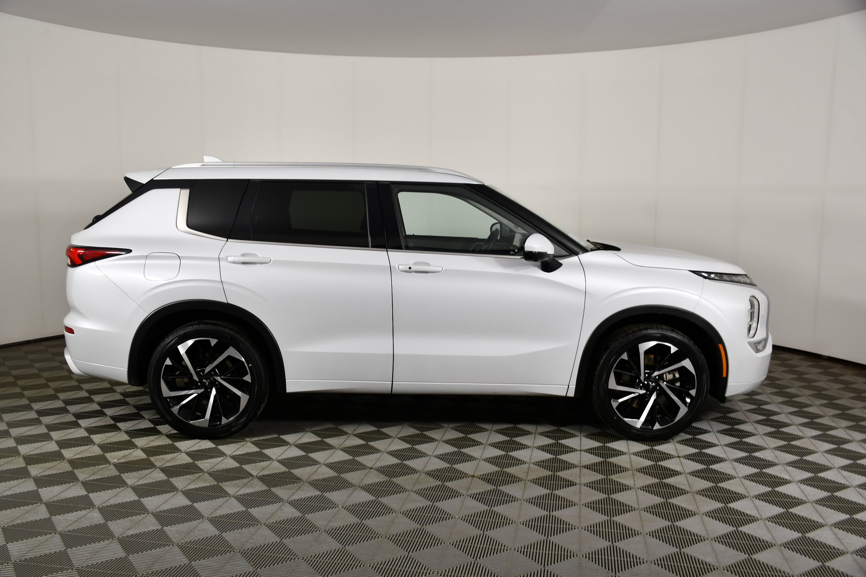 2024 Mitsubishi Outlander SEL - Photo 5