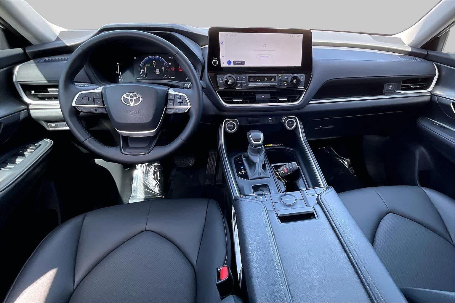 Used 2026 Wind Chill Pearl Toyota XLE image 16