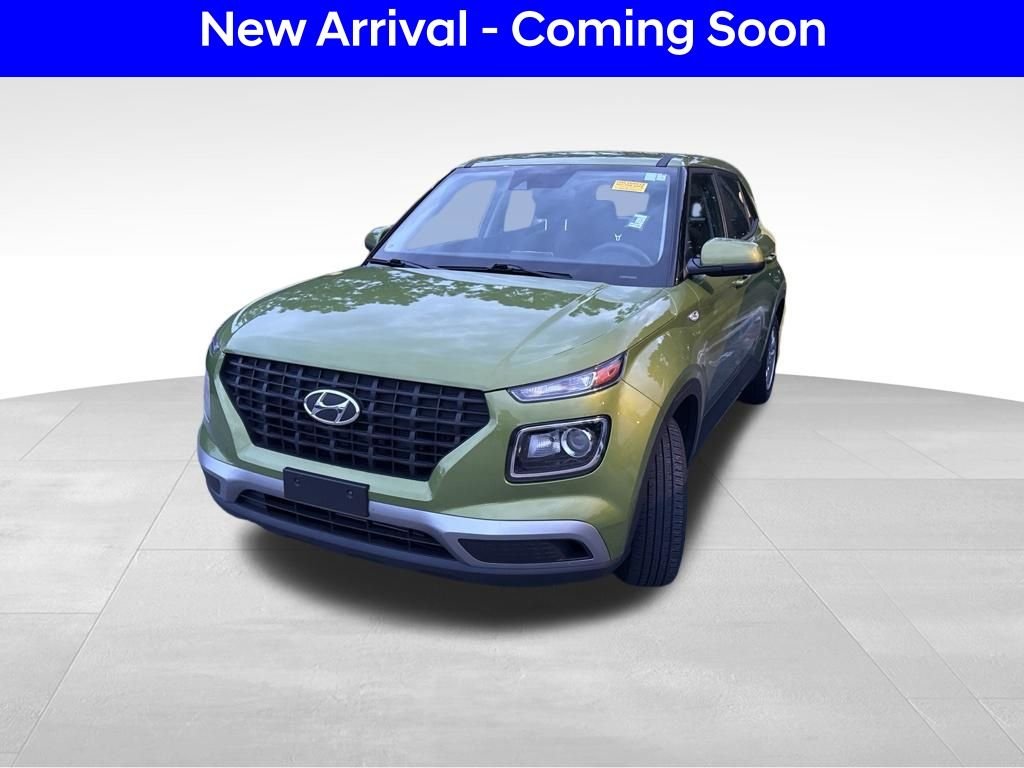Certified Used 2022 Green Hyundai SE image 2