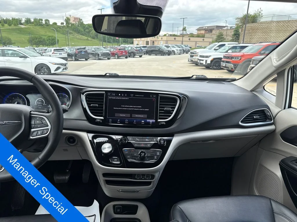2024 Chrysler Pacifica Touring L - Photo 18