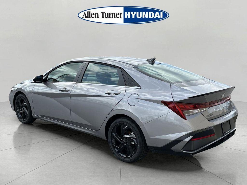 New 2026 Fluid Metal Hyundai SEL Sport Premium image 5