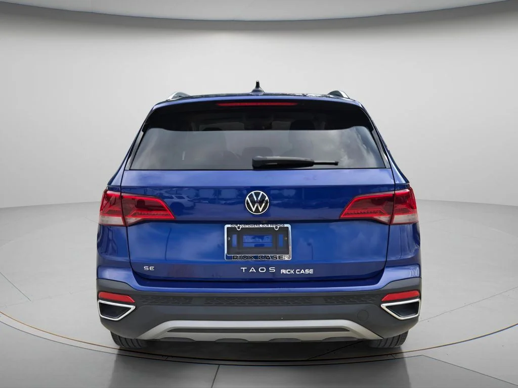 Certified Used 2023 Blue Volkswagen 1.5T SE image 5