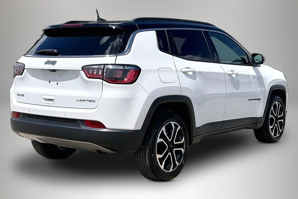 Used 2024 White/off-white Jeep Limited image 5