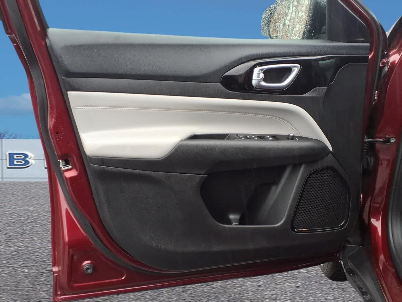 Used 2022 Velvet Red Pearlcoat Jeep Limited image 11