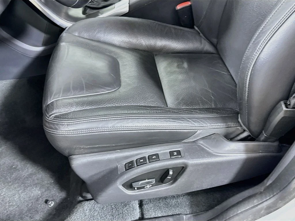 Used 2014 Silver Volvo  image 23