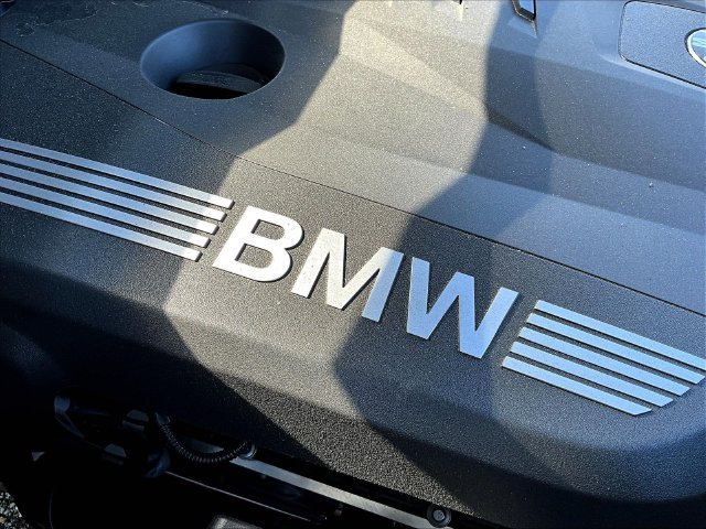 Used 2026 White BMW sDrive40i image 34