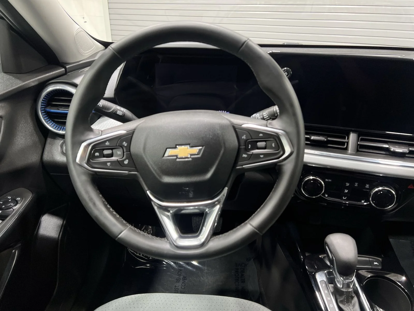 2025 Chevrolet Trax LT - Photo 14
