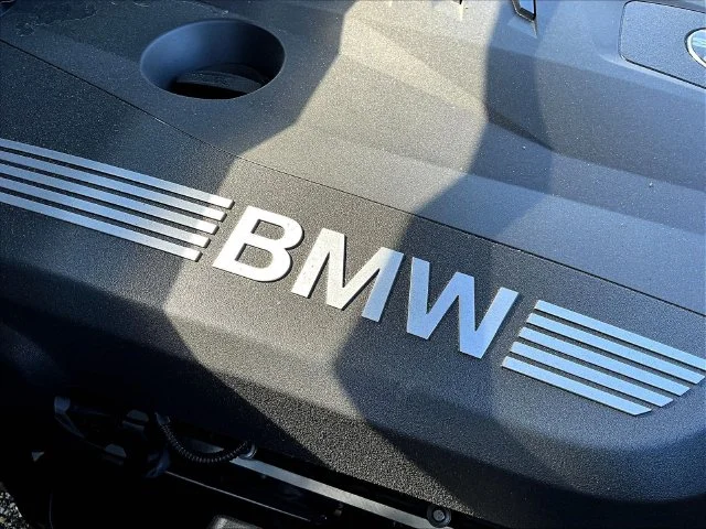 Used 2026 White BMW sDrive40i image 34