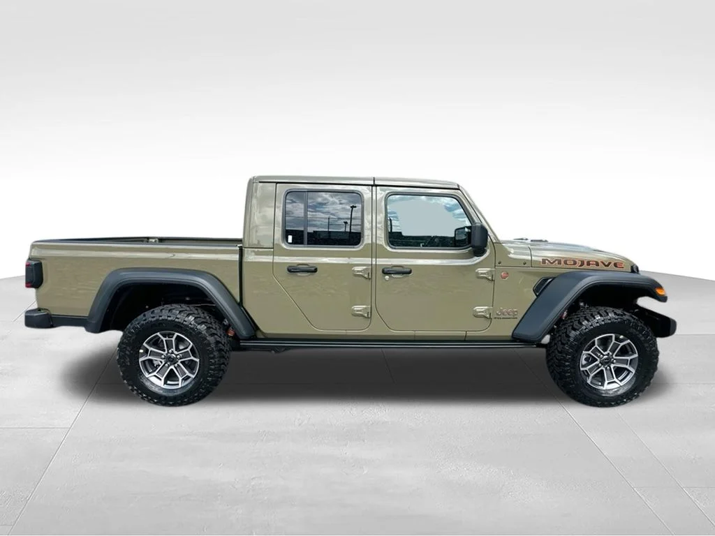 Used 2025 Green Jeep Mojave image 11