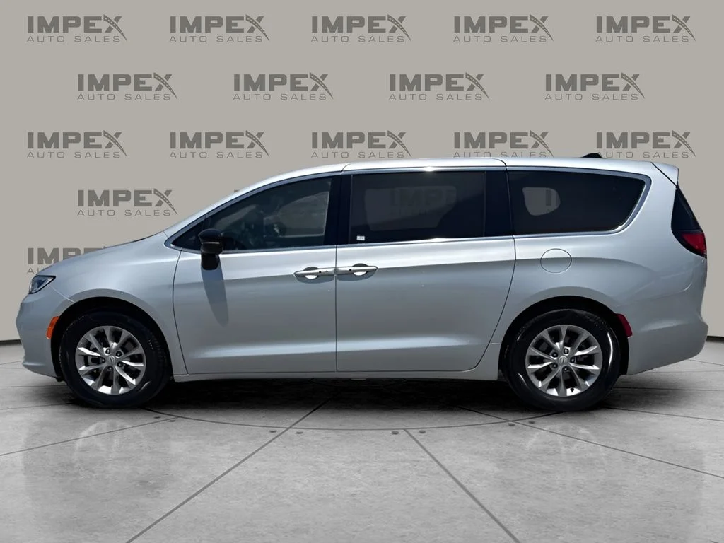 Used 2026 Silver Chrysler Limited image 2