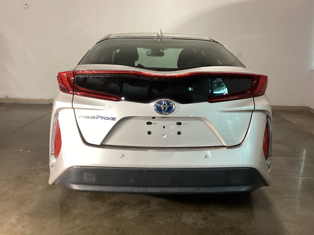 Used 2018 Silver Toyota Advanced image 18