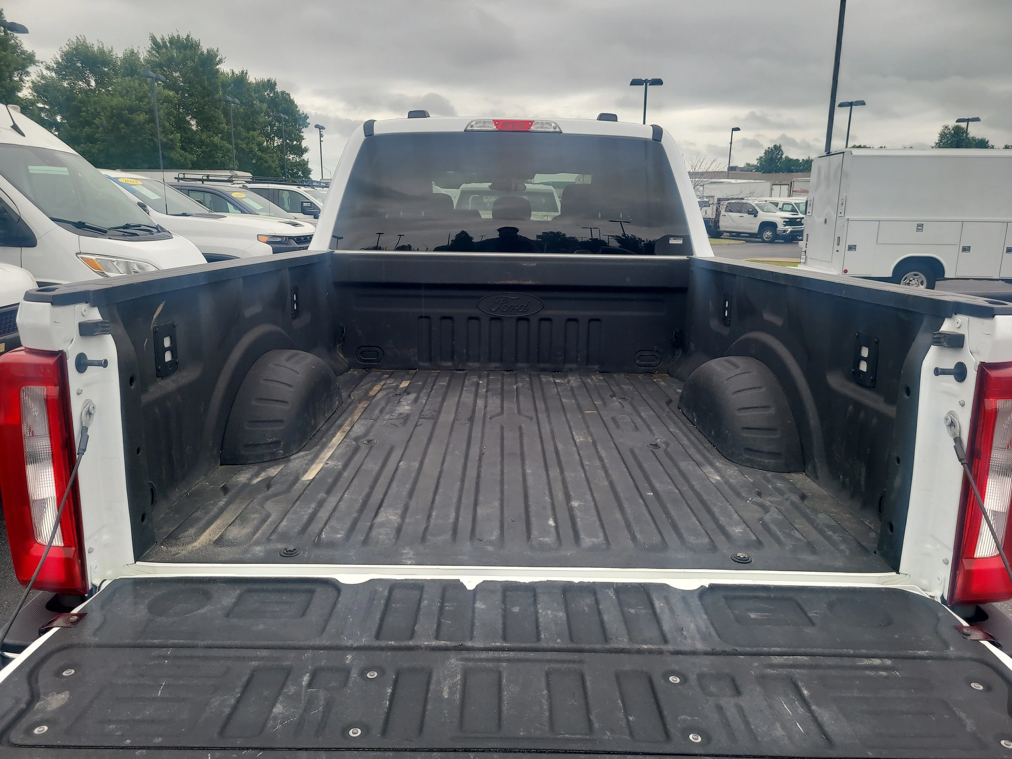 Used 2024 Oxford White Ford XLT image 25