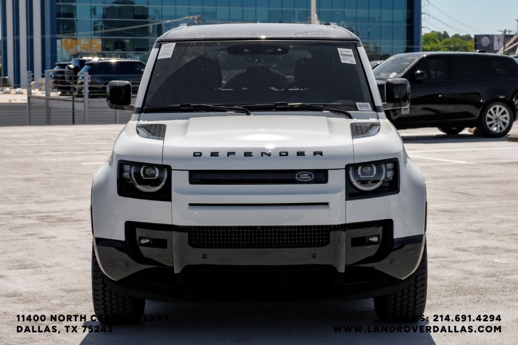 New 2026 Fuji White Land Rover X-Dynamic SE image 3