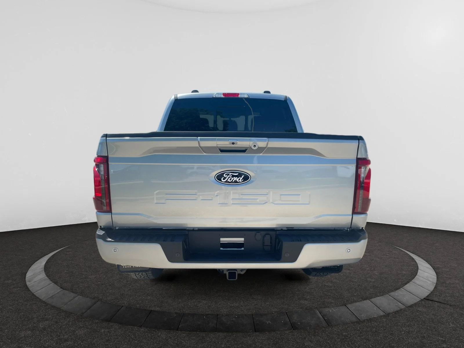 New 2026 Iconic Silver Metallic Ford XLT image 4