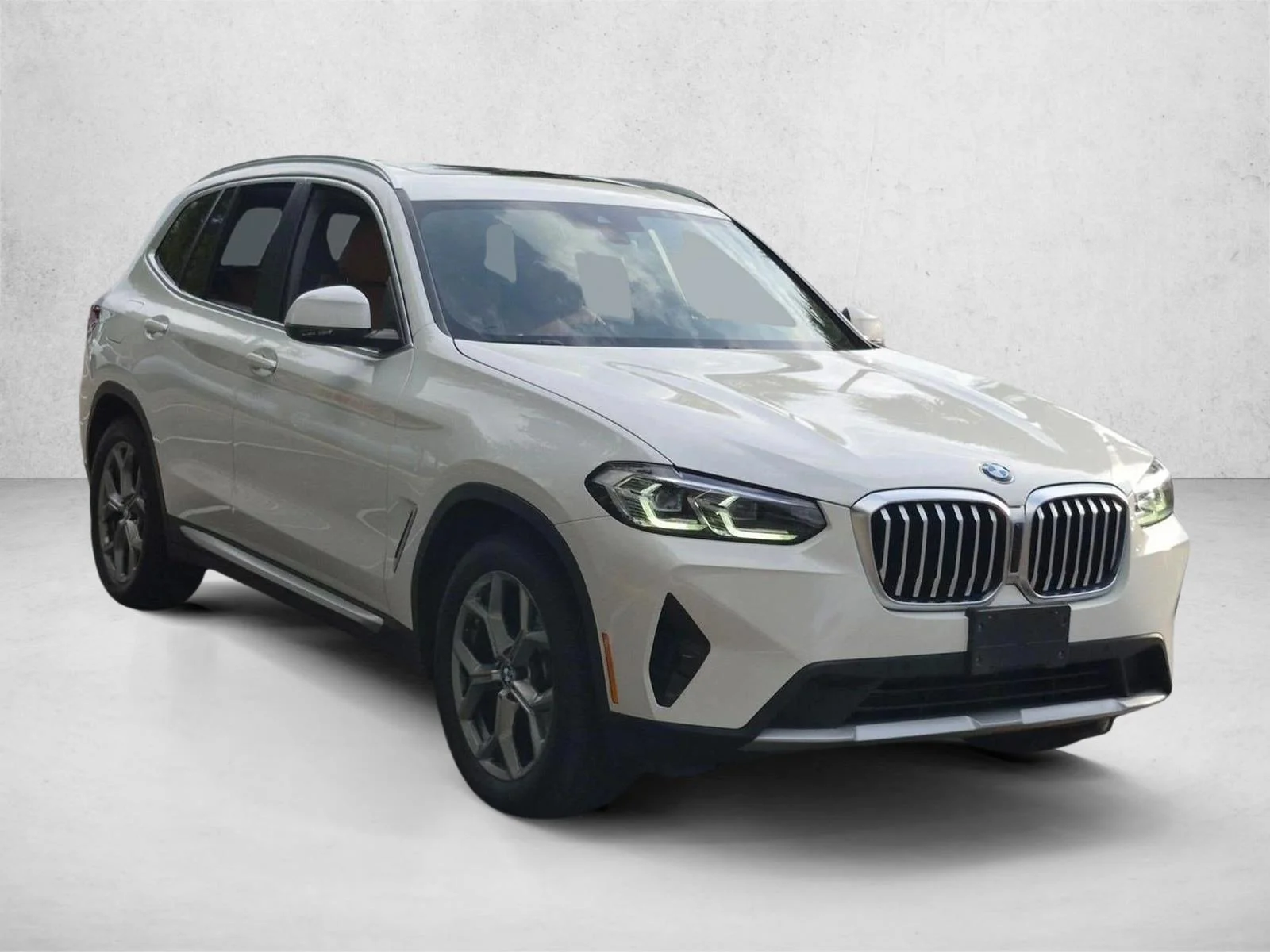 Used 2022 Alpine White BMW sDrive30i image 4