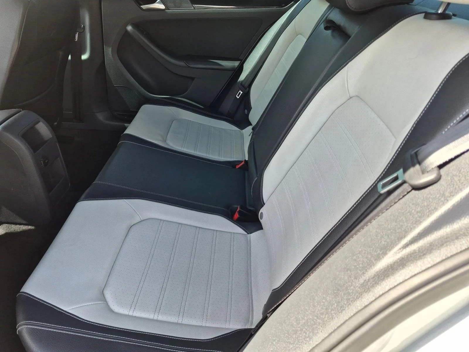 Used 2015 White Volkswagen 1.8T SE image 17