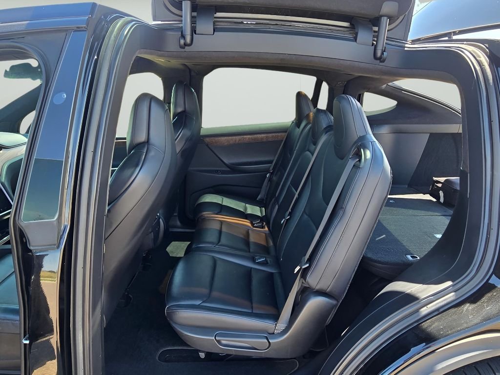 Used 2018 Black Tesla P75D image 10
