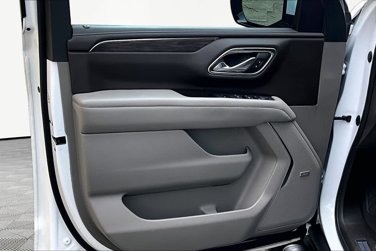 Used 2023 Summit White Chevrolet Z71 image 22
