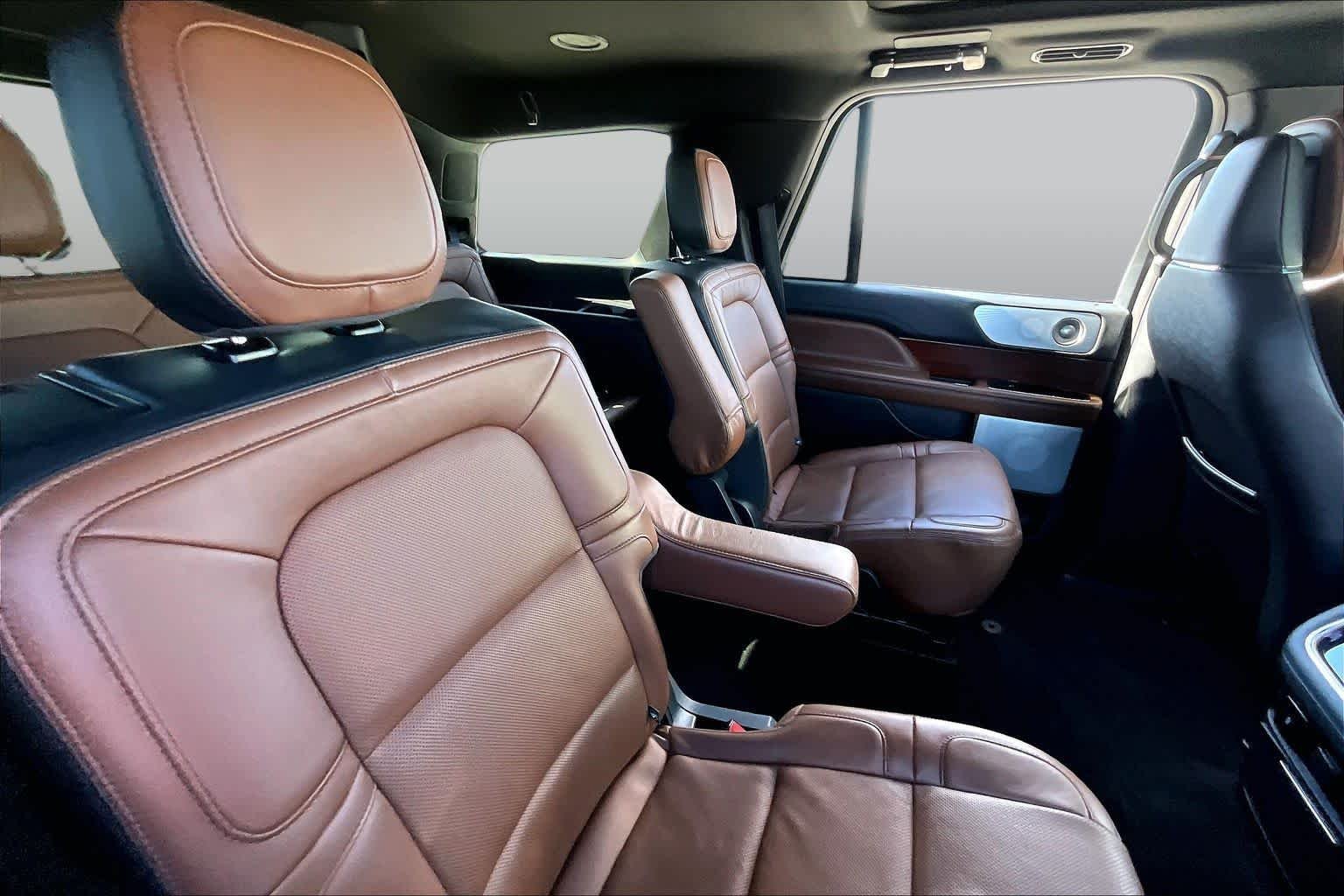 Used 2023 Pristine White Lincoln Reserve image 18