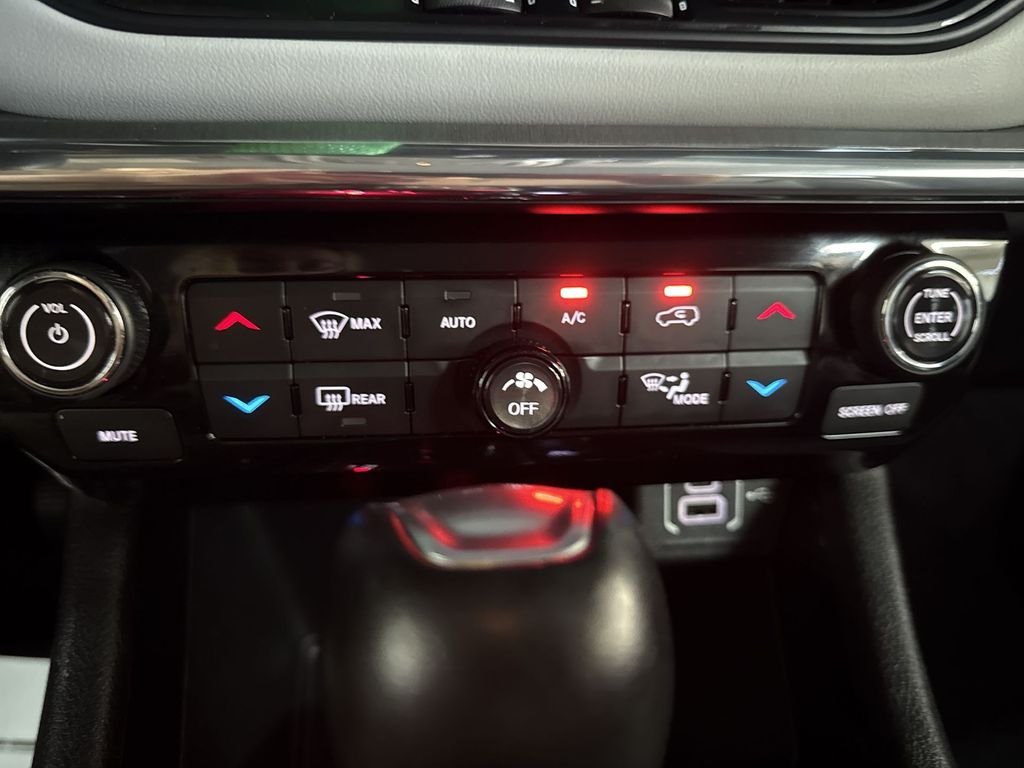 Used 2022 Diamond Black Jeep Limited image 26