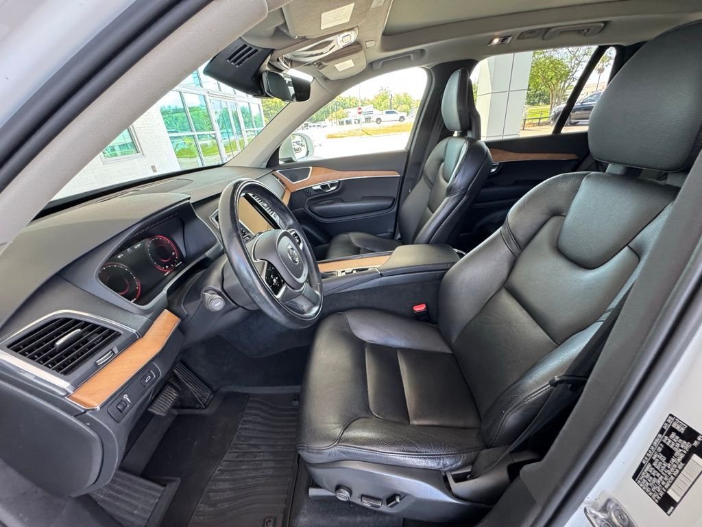 Used 2021  Volvo T6 Momentum image 11