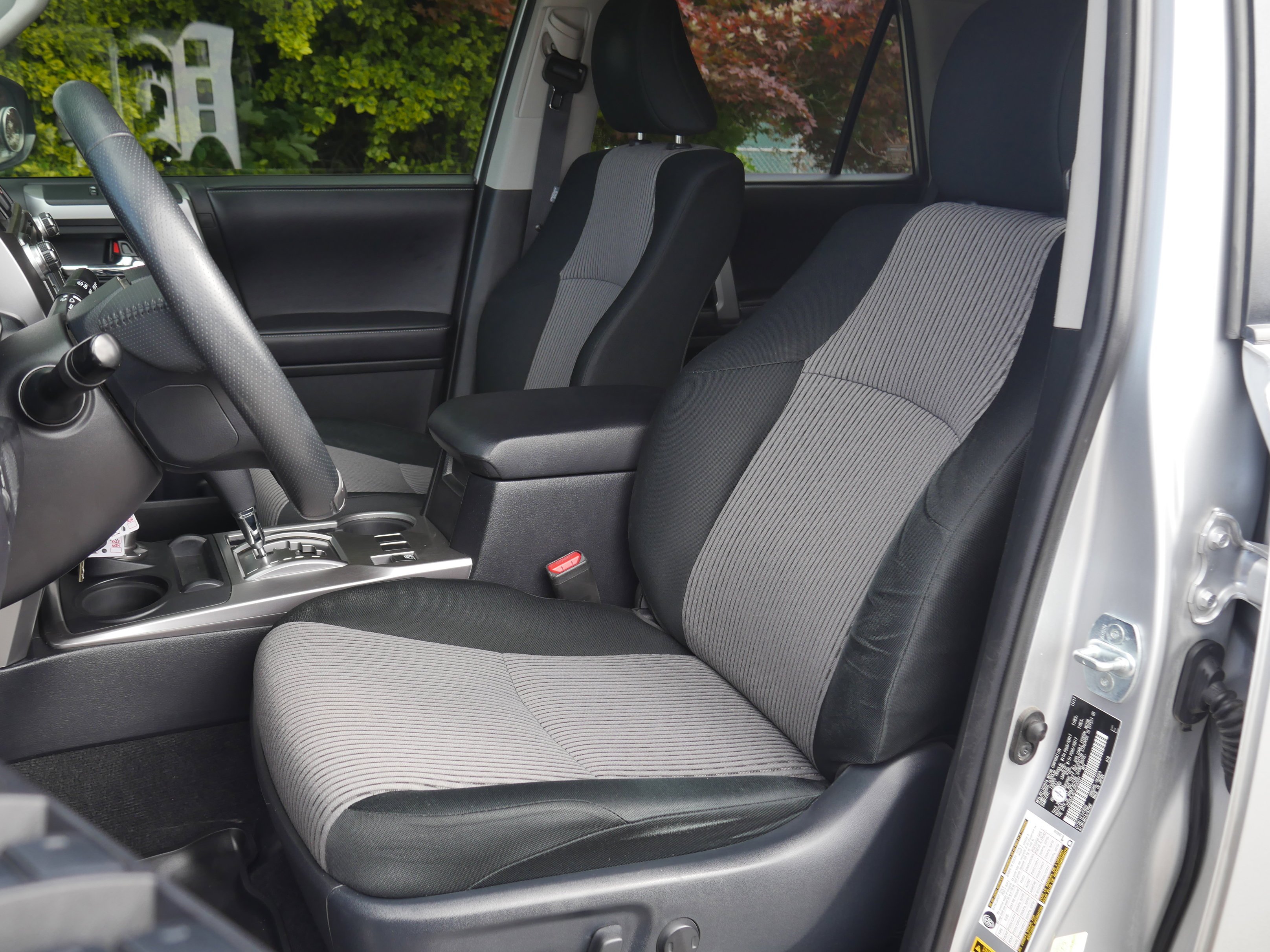 Used 2018 Classic Silver Metallic Toyota SR5 image 30