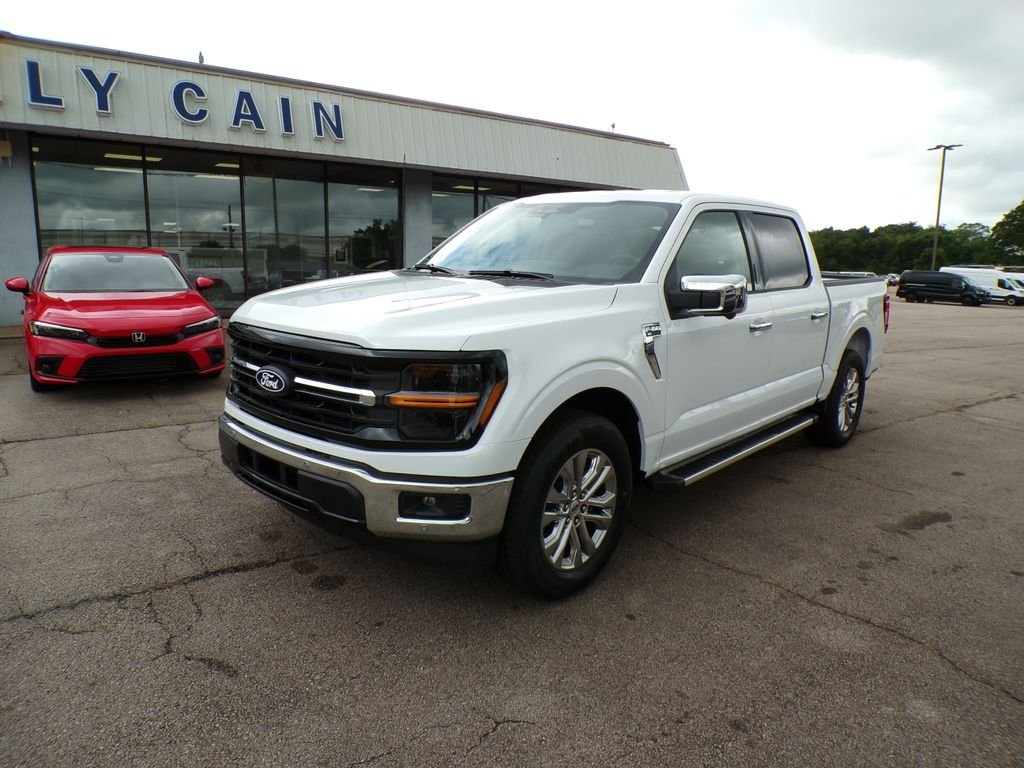 New 2026 Oxford White Ford XLT image 3
