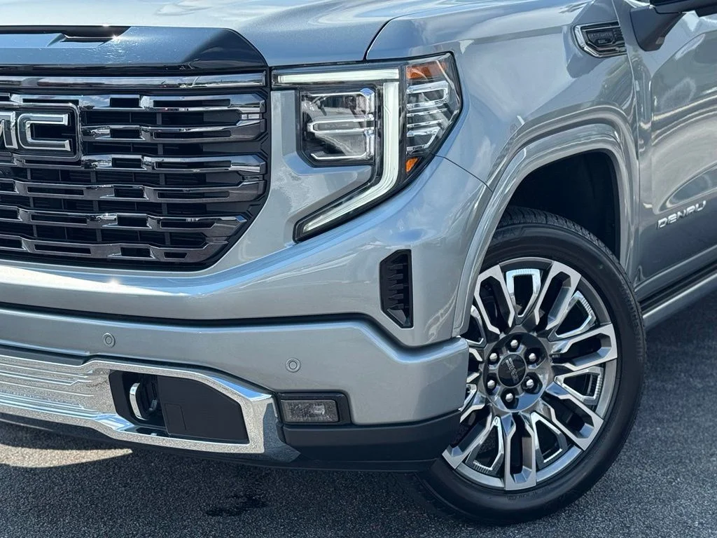 Used 2025 Silver GMC Denali Ultimate image 5