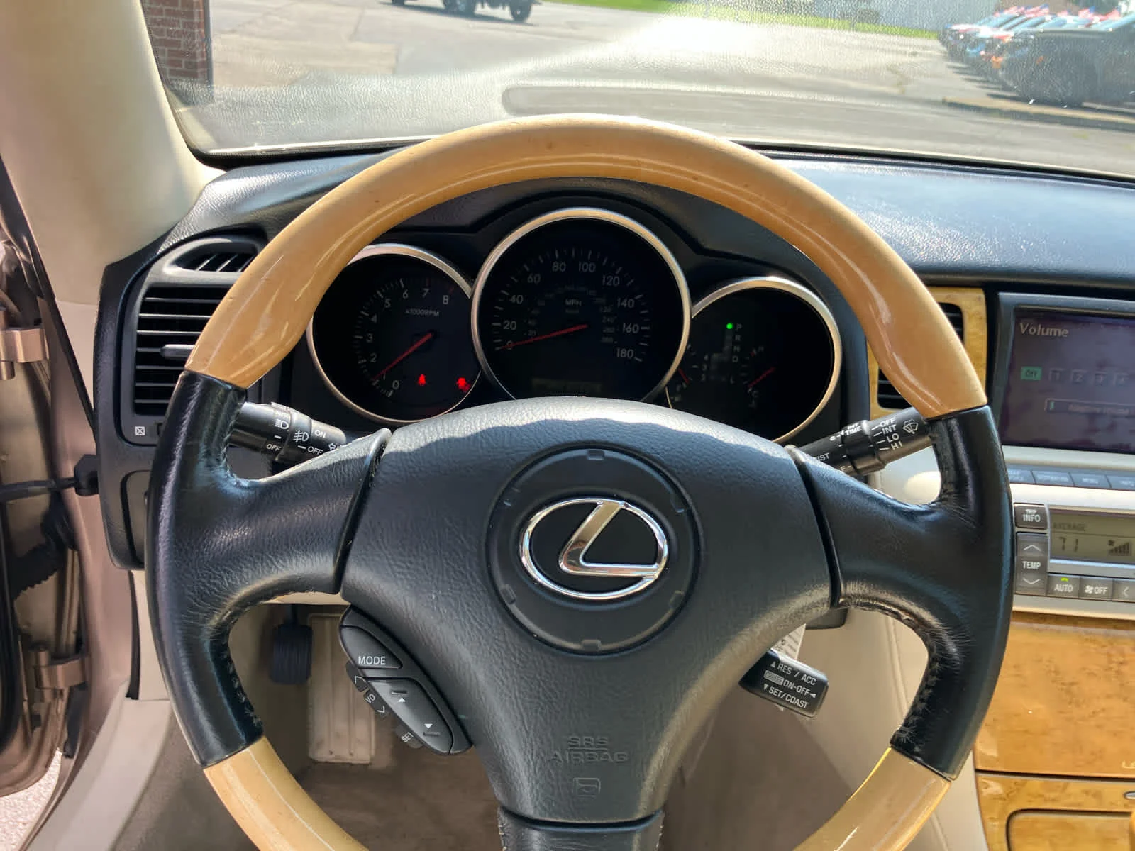 Used 2004 Egyptian Sand Pearl Lexus  image 12