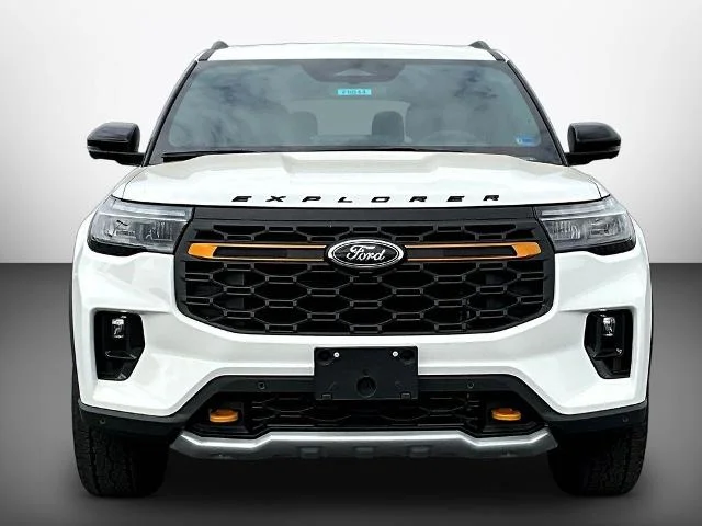 New 2026 Star White Metallic Tri-Coat Ford Tremor® image 49