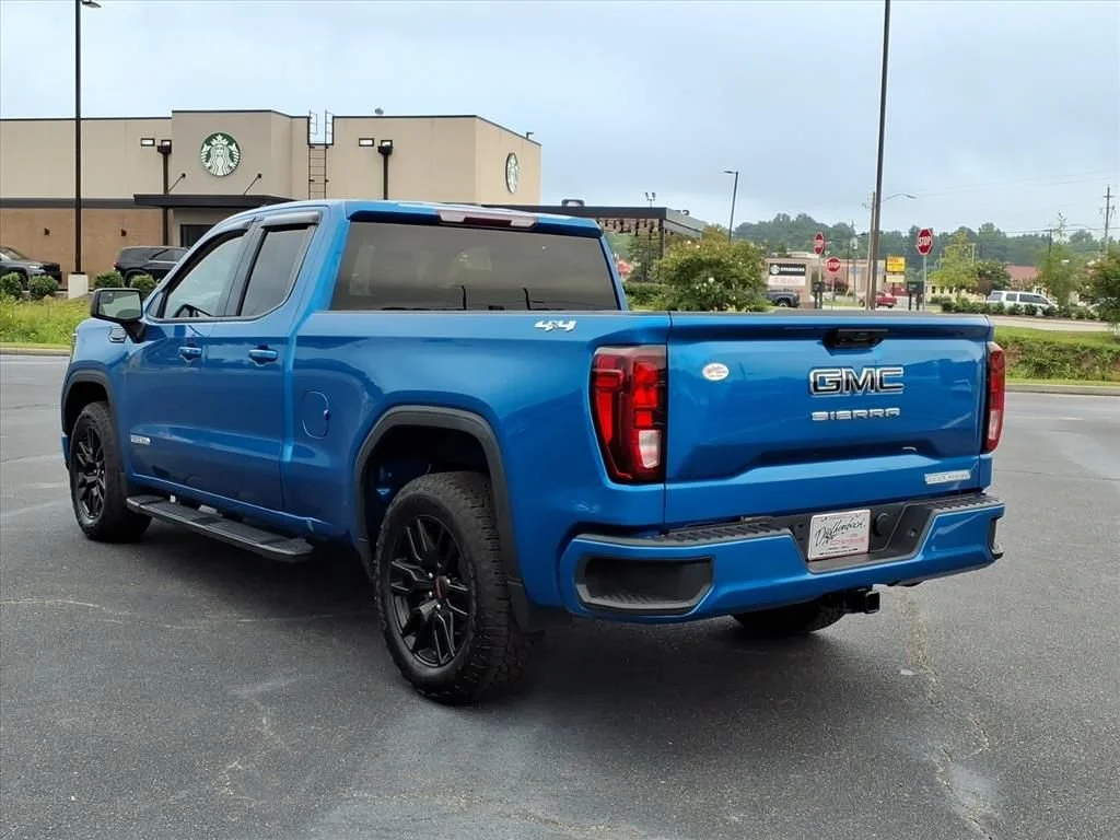Used 2023 DYNAMIC BLUE METALLIC GMC Elevation image 18