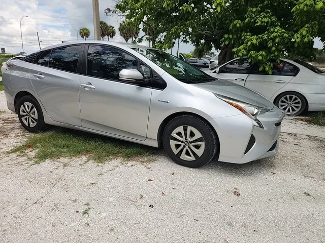 2016 Toyota Prius Four FWD photo