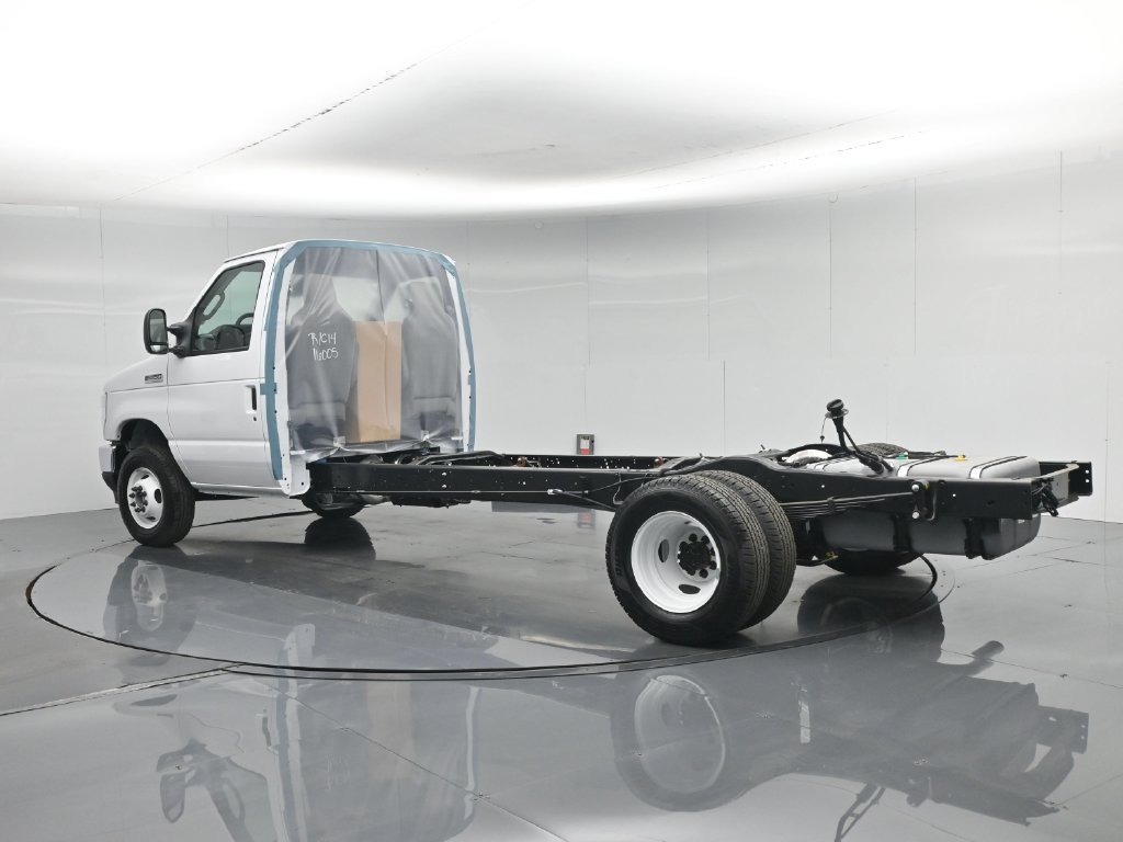 New 2027 White Ford Base image 6