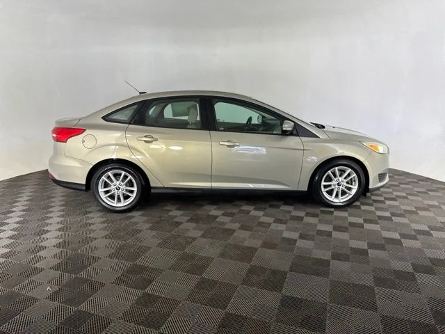Used 2016  Ford SE image 5