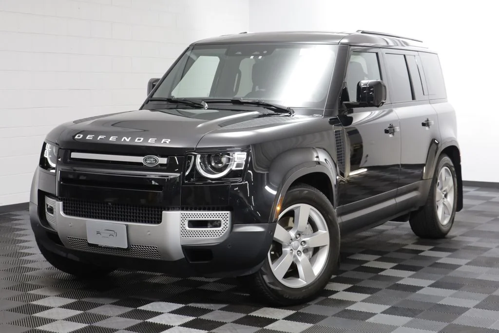 2025 Land Rover Defender 110 S P400's photo