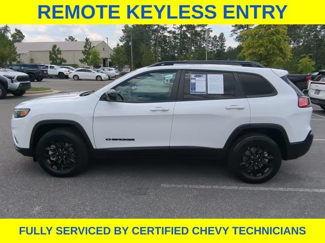 Used 2023 White Jeep Altitude image 10