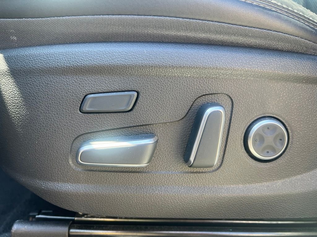 Used 2022 White Hyundai Calligraphy image 11