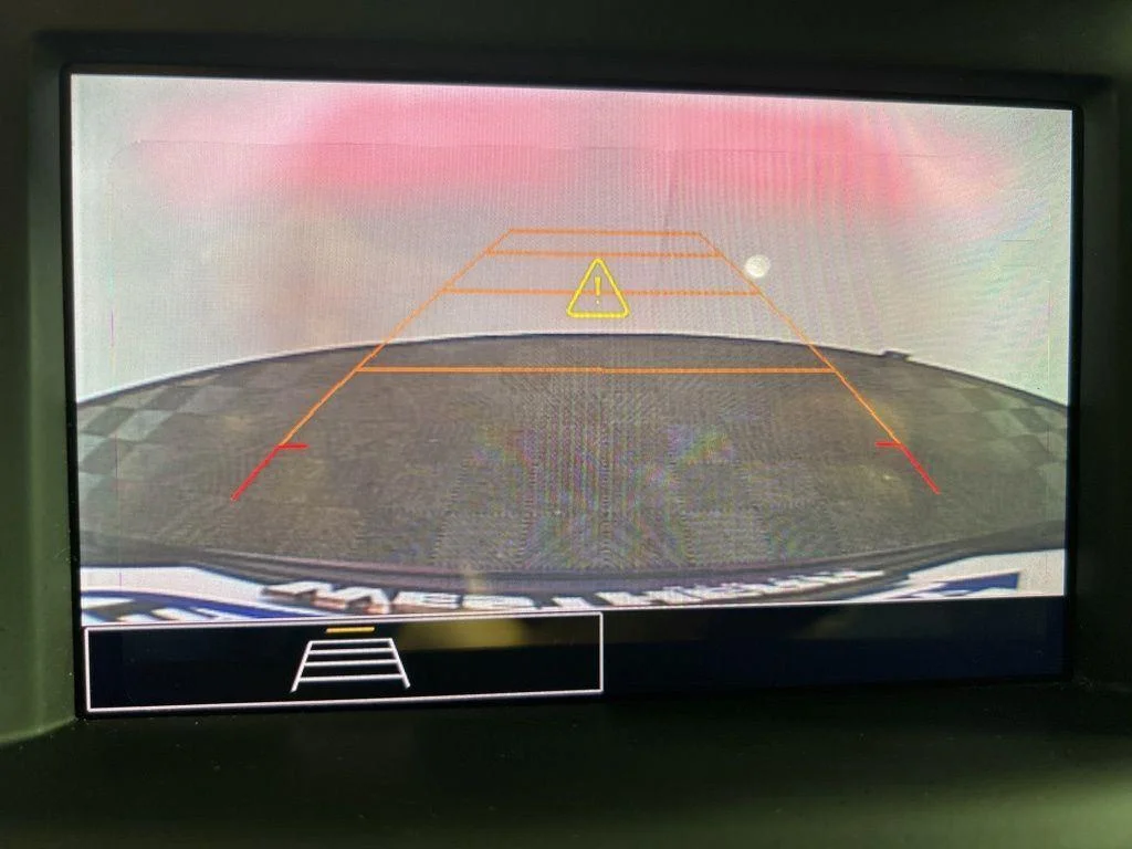 Used 2023 Marine Metallic GMC SLE image 3