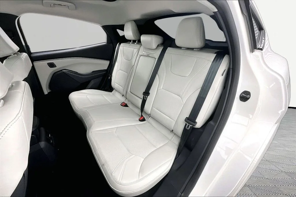 Used 2025 White Metallic Ford Premium image 26